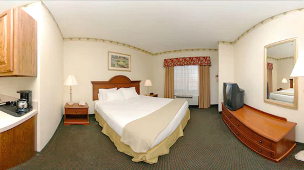 Holiday Inn Express & Suites Plainview, an IHG Hotel