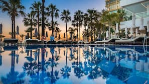 Outdoor pool, pool loungers