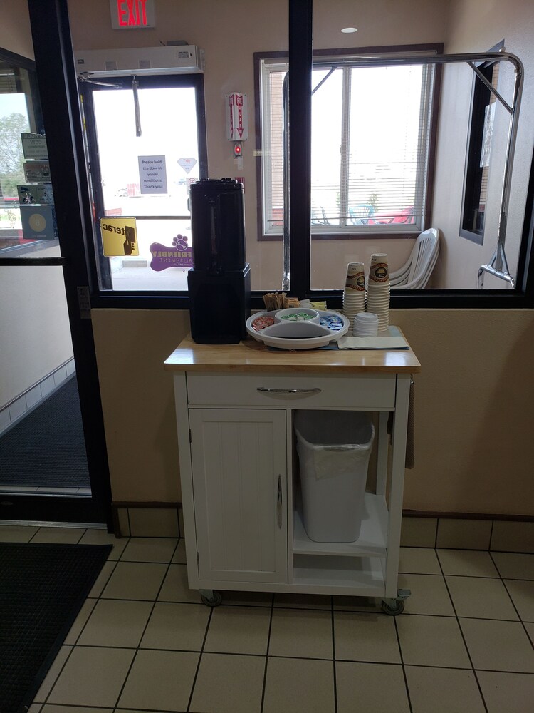 Super 8 By Wyndham Moose Jaw Sk 2018 Pictures Reviews Prices Super 8 By Wyndham Moose Jaw Sk 2018 Pictures Reviews Prices Deals Expedia Ca