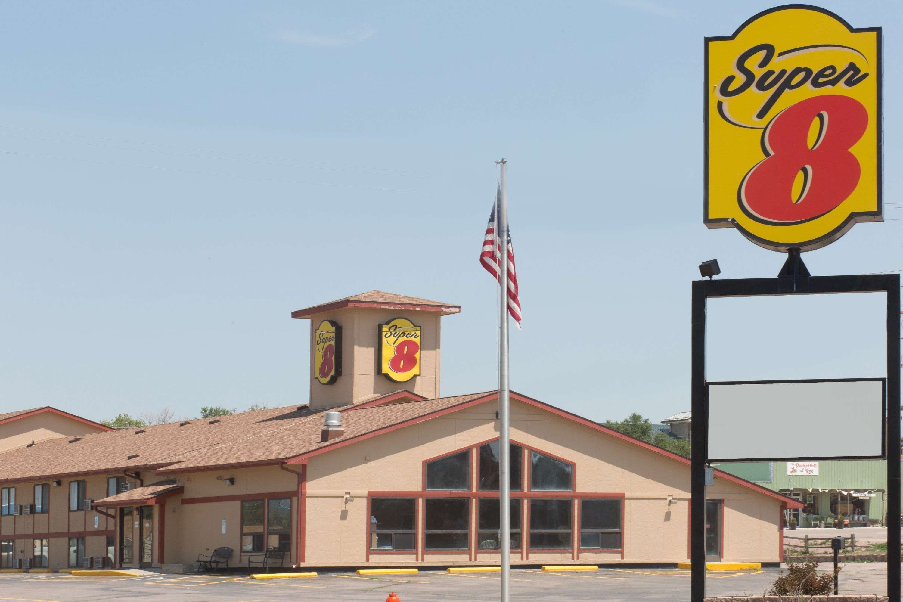 Super 8 by Wyndham Chadron NE in Chadron, United States
