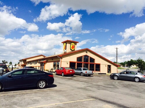 Fort Robinson State Park Hotels Find Hotel Super 8 By Wyndham Chadron Ne