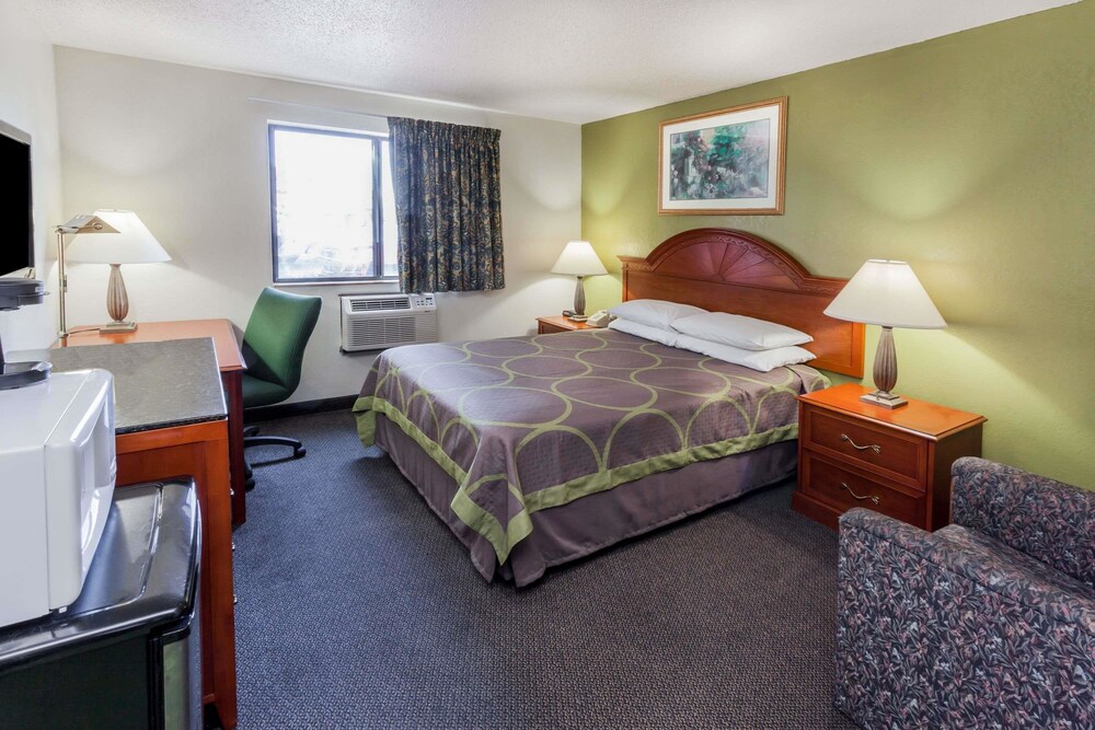 Room, Super 8 by Wyndham Merrillville