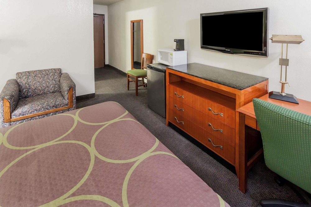 Room, Super 8 by Wyndham Merrillville