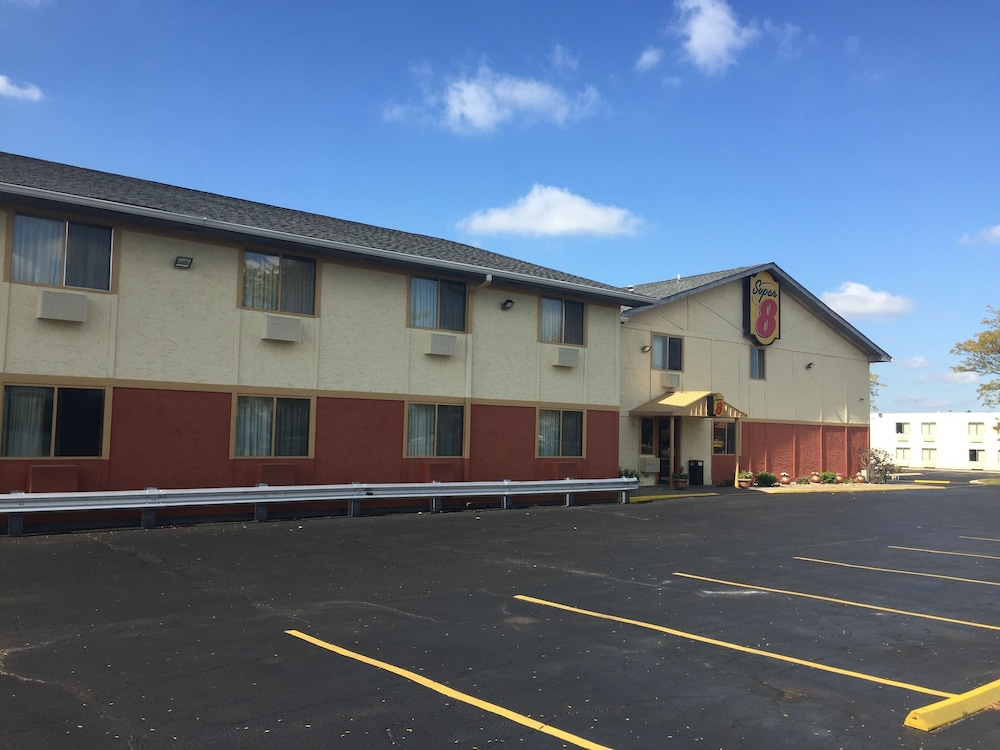 Super 8 by Wyndham Merrillville