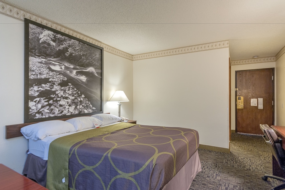 Super 8 by Wyndham Colorado Springs/Chestnut Street