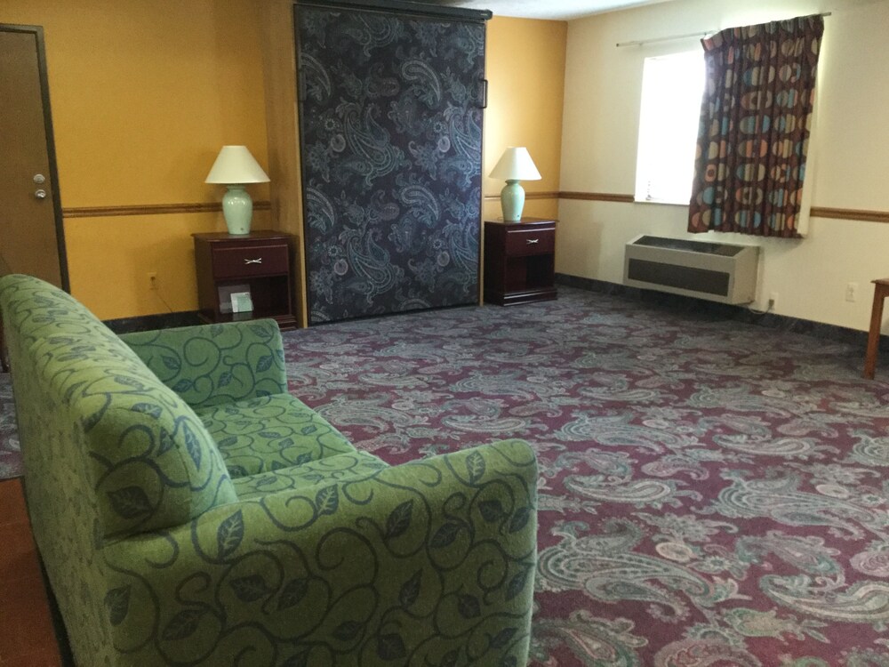 Room, Super 8 by Wyndham Imlay City