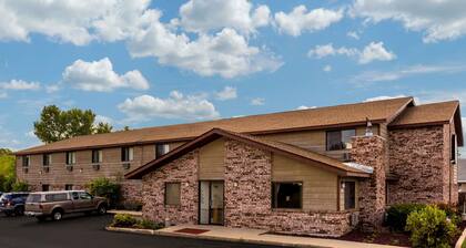 Super 8 by Wyndham Hartford WI