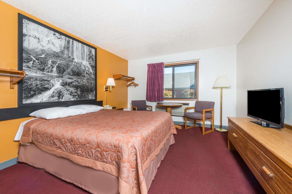 Room, Super 8 by Wyndham Front Royal