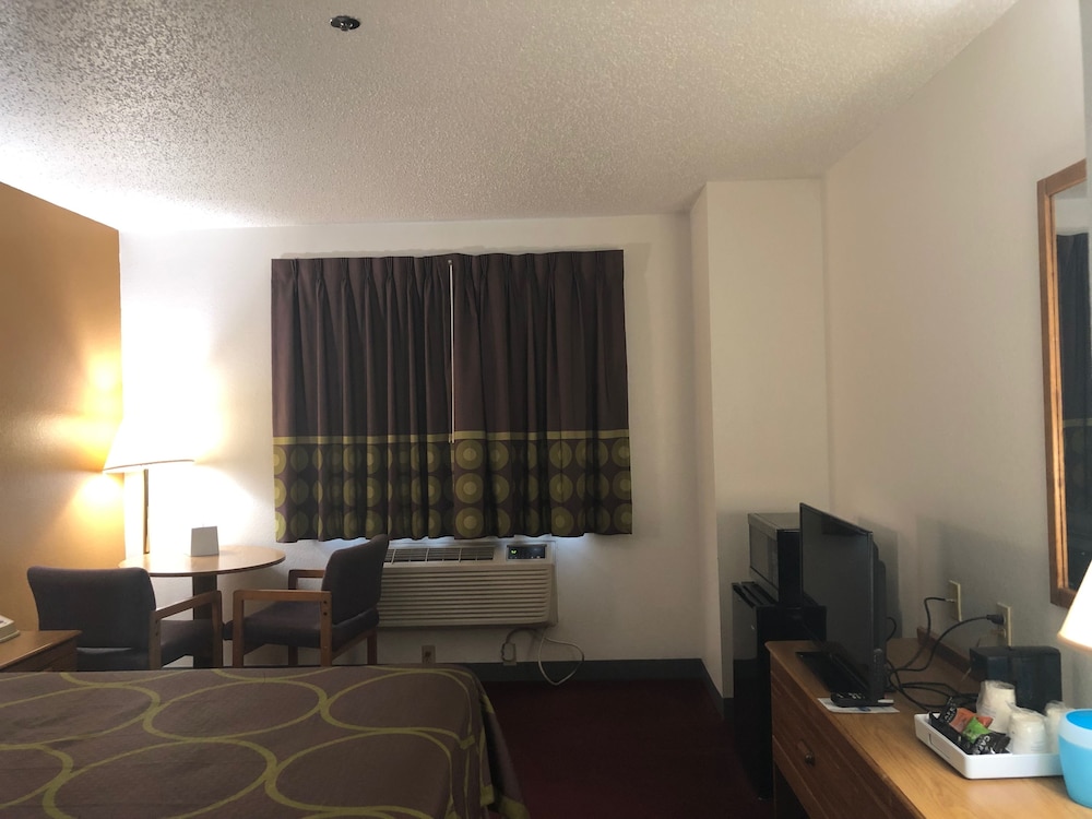 Room, Super 8 by Wyndham Front Royal