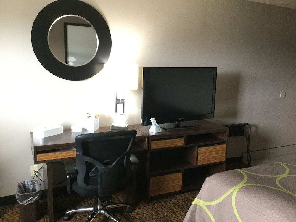 Room, Super 8 by Wyndham Indianapolis/Emerson Ave