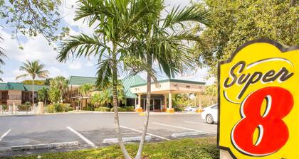 Super 8 by Wyndham North Palm Beach