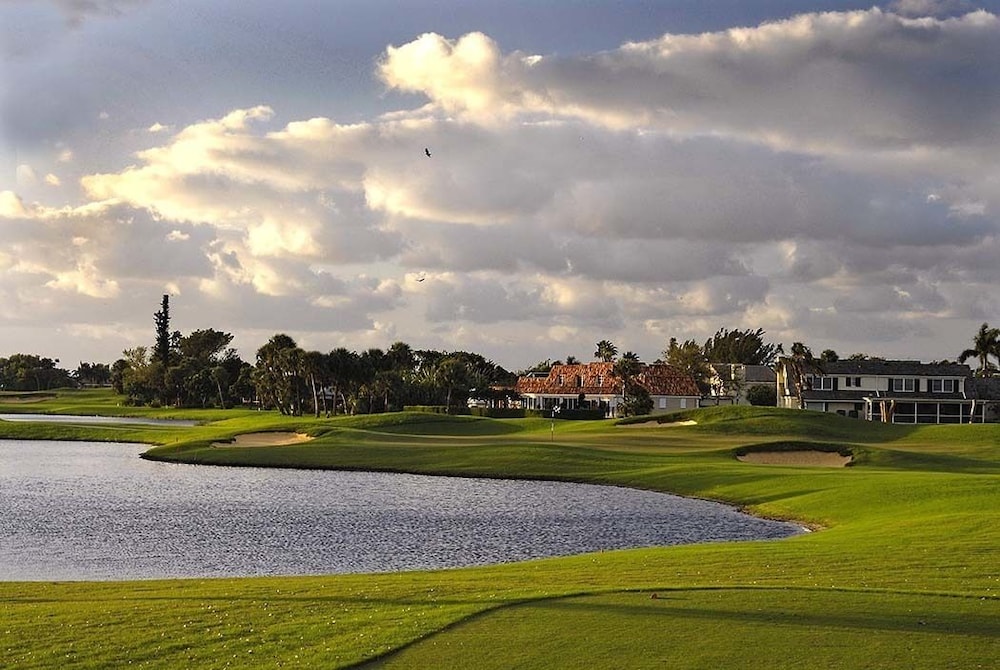 Super 8 by Wyndham North Palm Beach