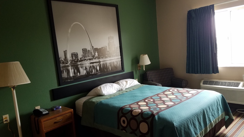 Room, Super 8 by Wyndham Pontoon Beach IL/St. Louis MO Area