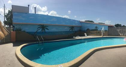 Super 8 by Wyndham Lantana West Palm Beach