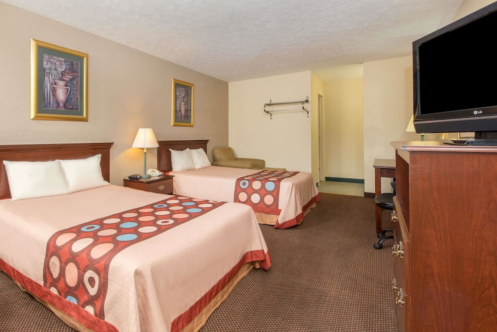 Super 8 by Wyndham Centerville-Richmond