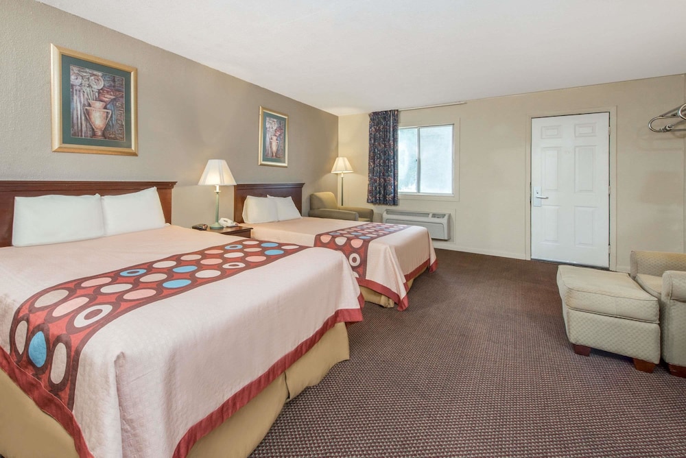 Super 8 by Wyndham Centerville-Richmond