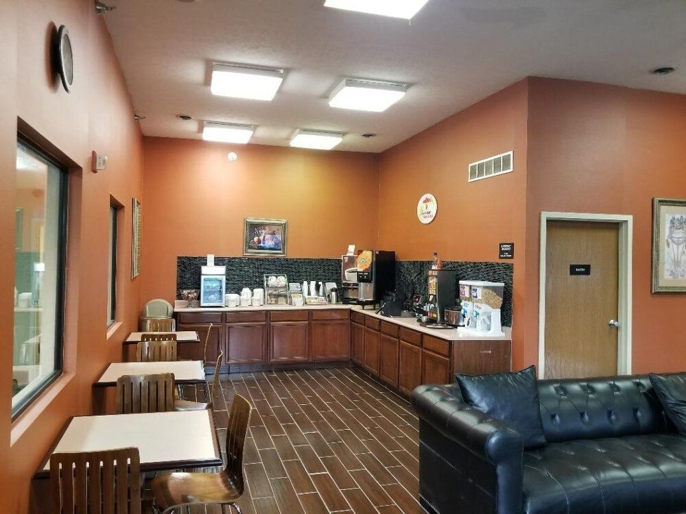 Super 8 by Wyndham Bellefontaine in Bellefontaine Best Rates & Deals on Orbitz