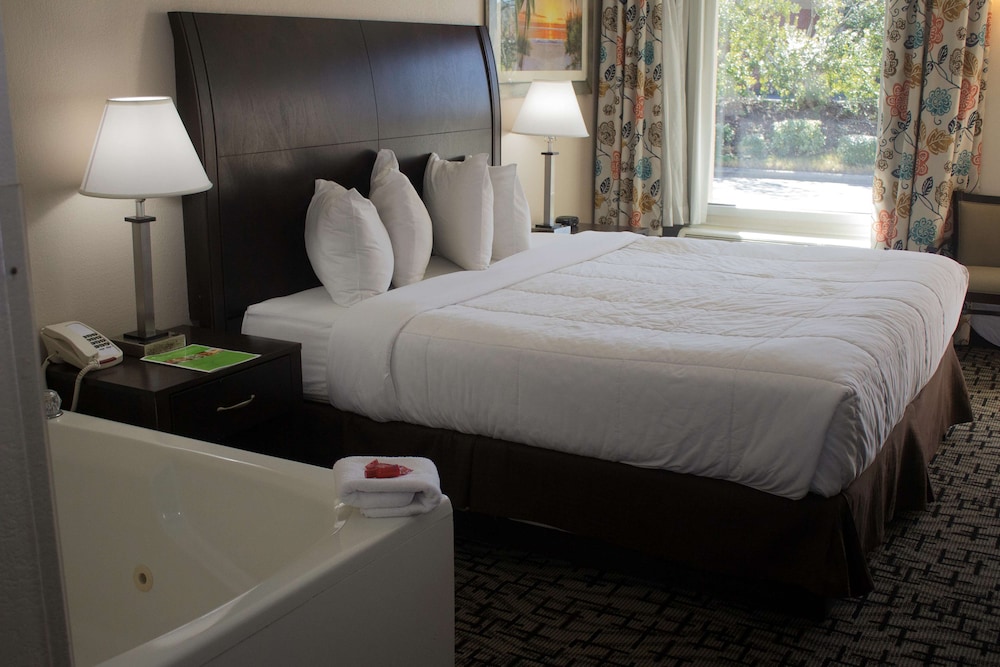 Room, SureStay Hotel by Best Western North Myrtle Beach