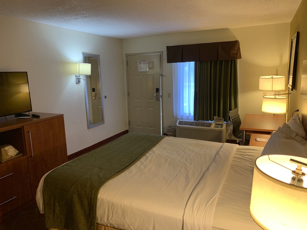 Room, Baymont by Wyndham Cave City