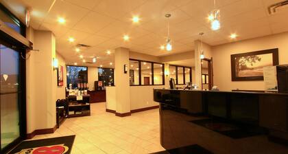 Super 8 by Wyndham Kelowna BC