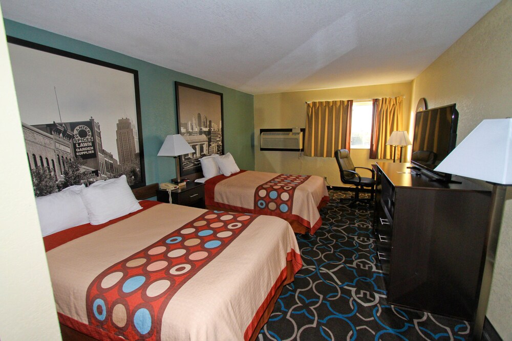 Super 8 by Wyndham Kansas City