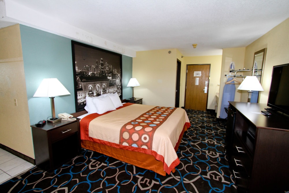 Super 8 by Wyndham Kansas City