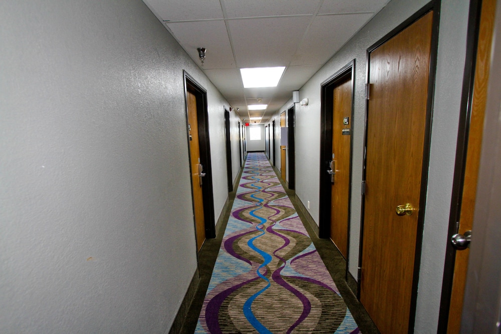 Hallway, Super 8 by Wyndham Kansas City