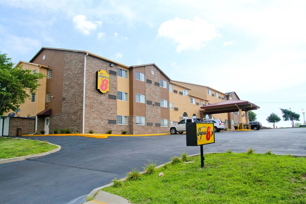 Super 8 by Wyndham Kansas City