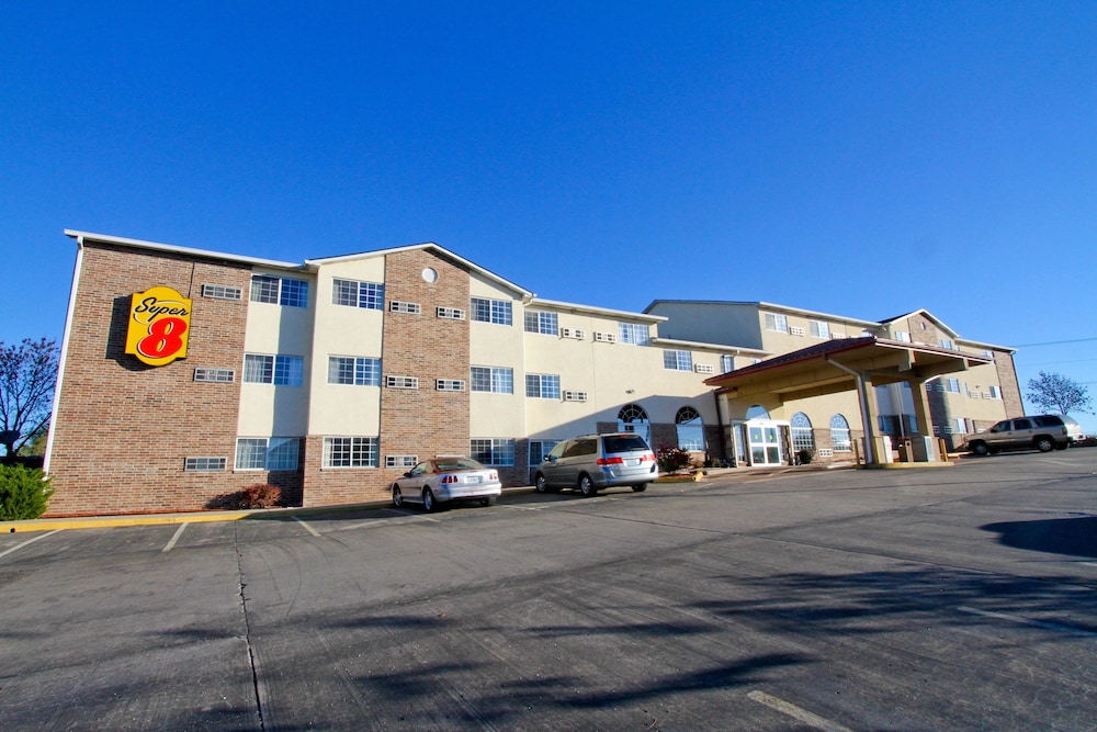 Super 8 by Wyndham Kansas City
