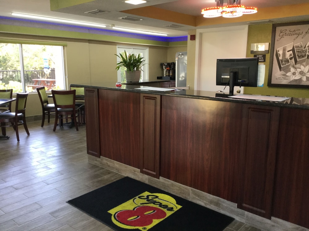 Reception, Super 8 by Wyndham Sarasota Near Siesta Key