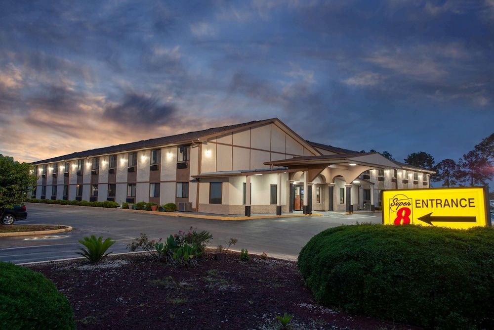 Exterior, Super 8 by Wyndham Waycross GA