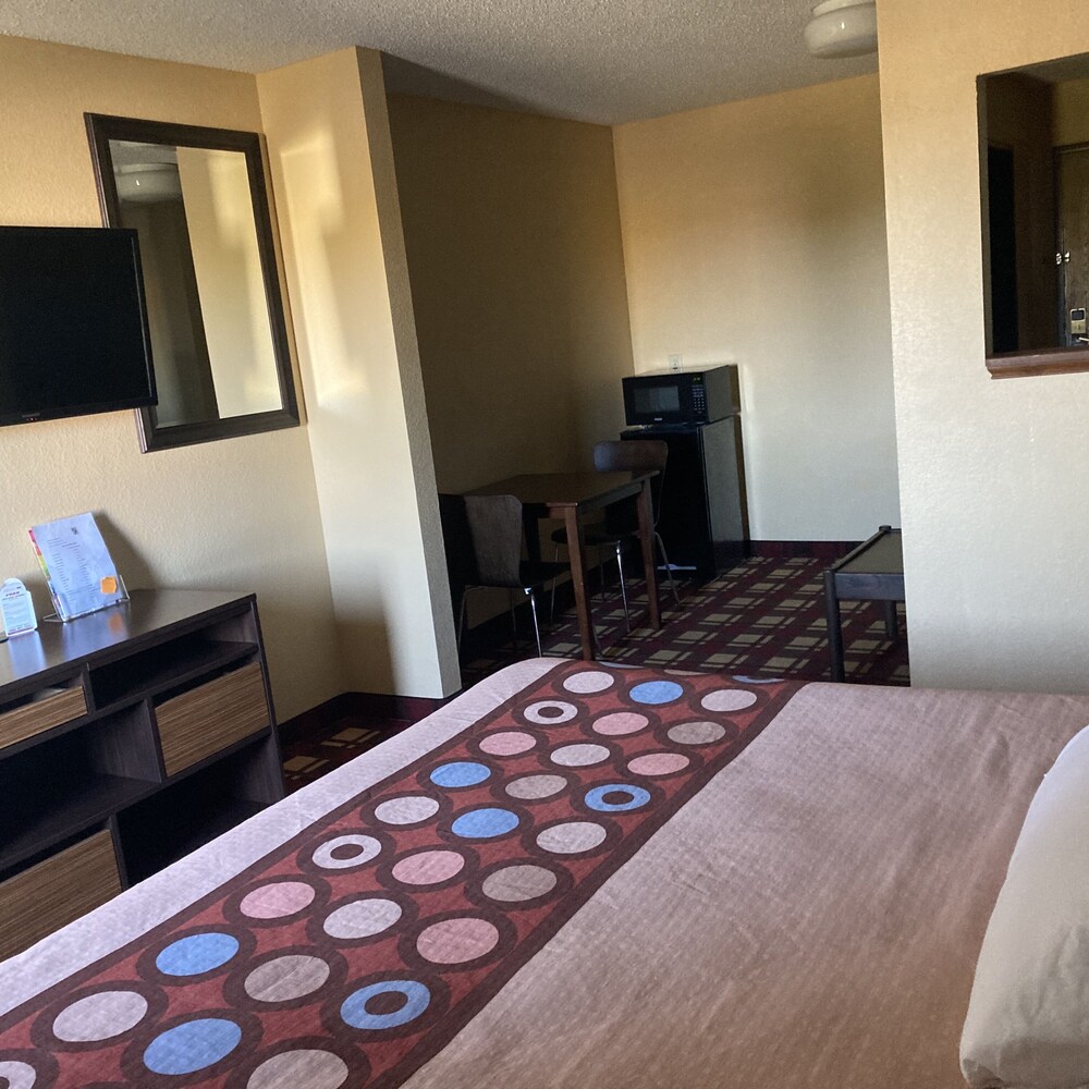 Room, Super 8 by Wyndham Martinsville