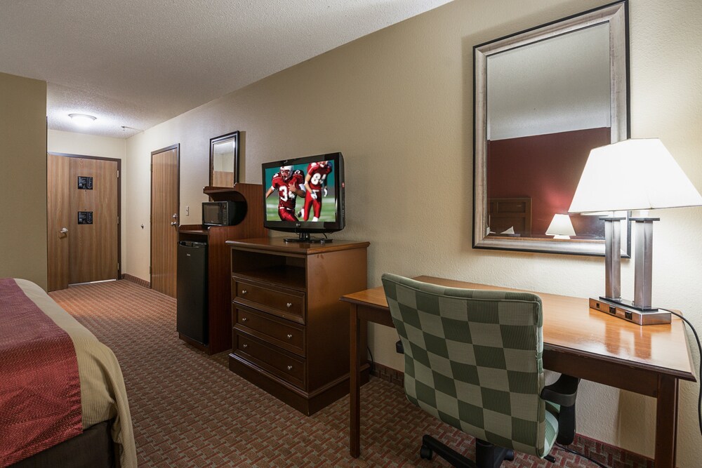 Room, Red Roof Inn & Suites Little Rock