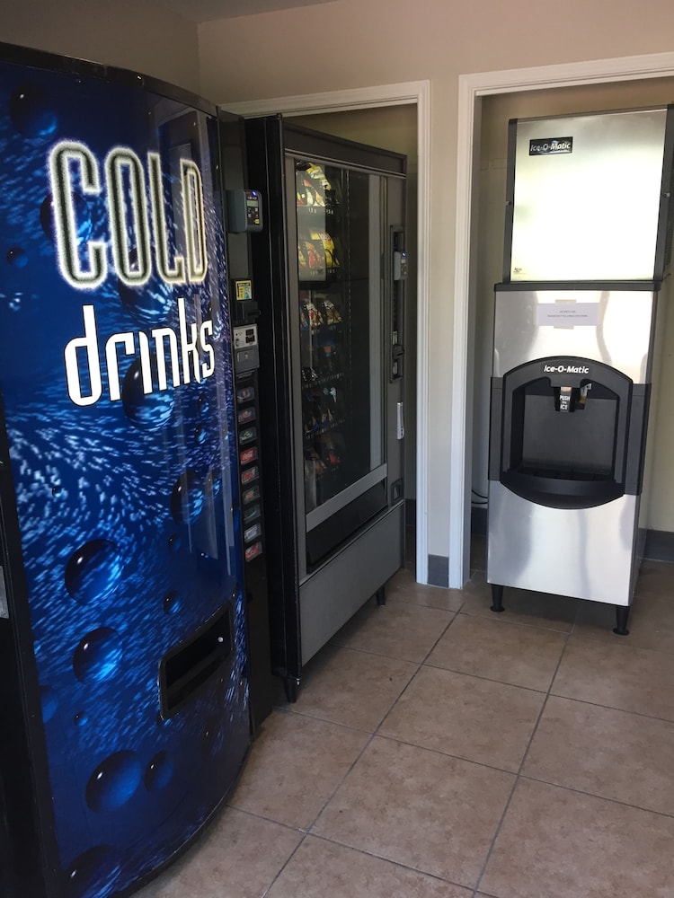 Vending machine, Super 8 by Wyndham Arlington Near AT&T Stadium