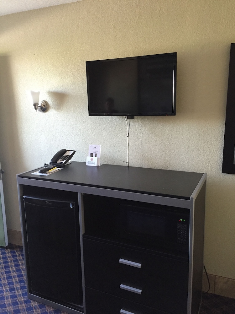 Mini-refrigerator, Super 8 by Wyndham Arlington Near AT&T Stadium