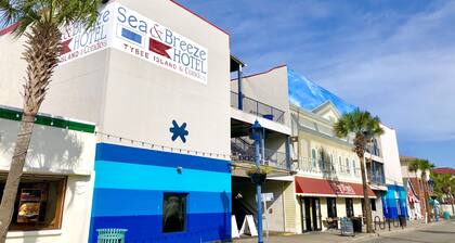 Sea And Breeze Hotel And Condo