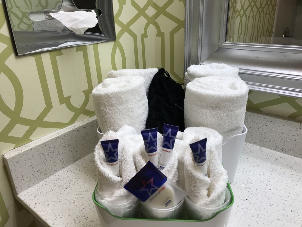 Bathroom amenities, Motel 6 Atlanta, GA - Midtown