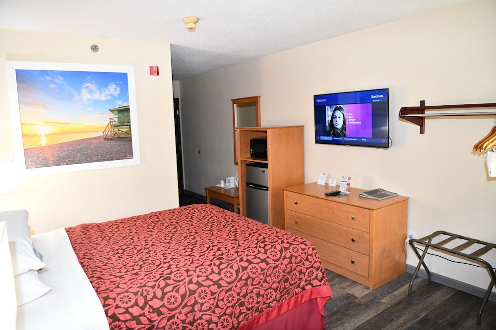 Days Inn & Suites by Wyndham Kaukauna WI in Kaukauna Best Rates