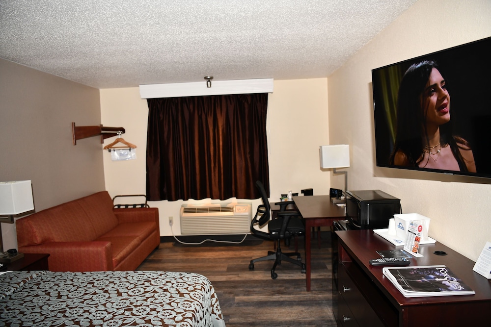 Days Inn & Suites by Wyndham Kaukauna WI in Kaukauna Best Rates