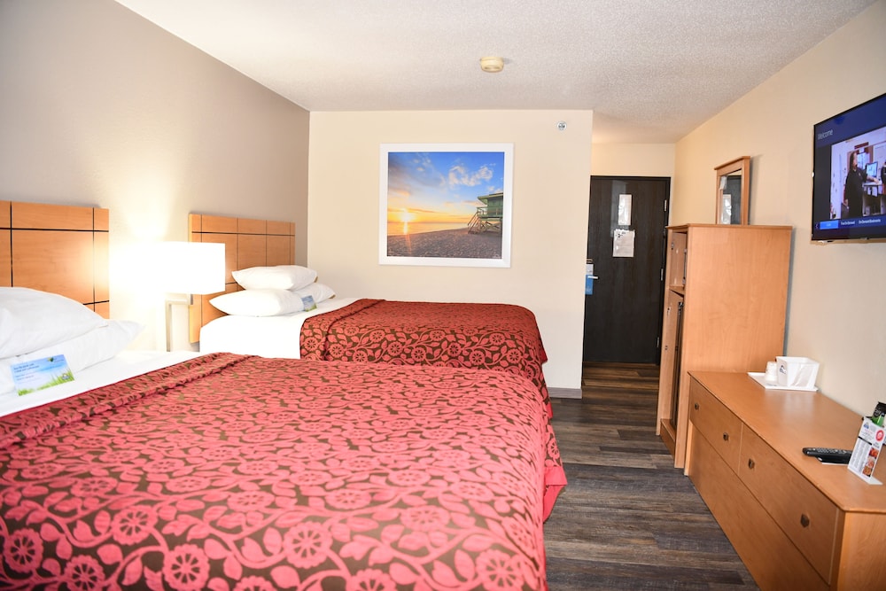 Days Inn & Suites by Wyndham Kaukauna WI in Kaukauna Best Rates