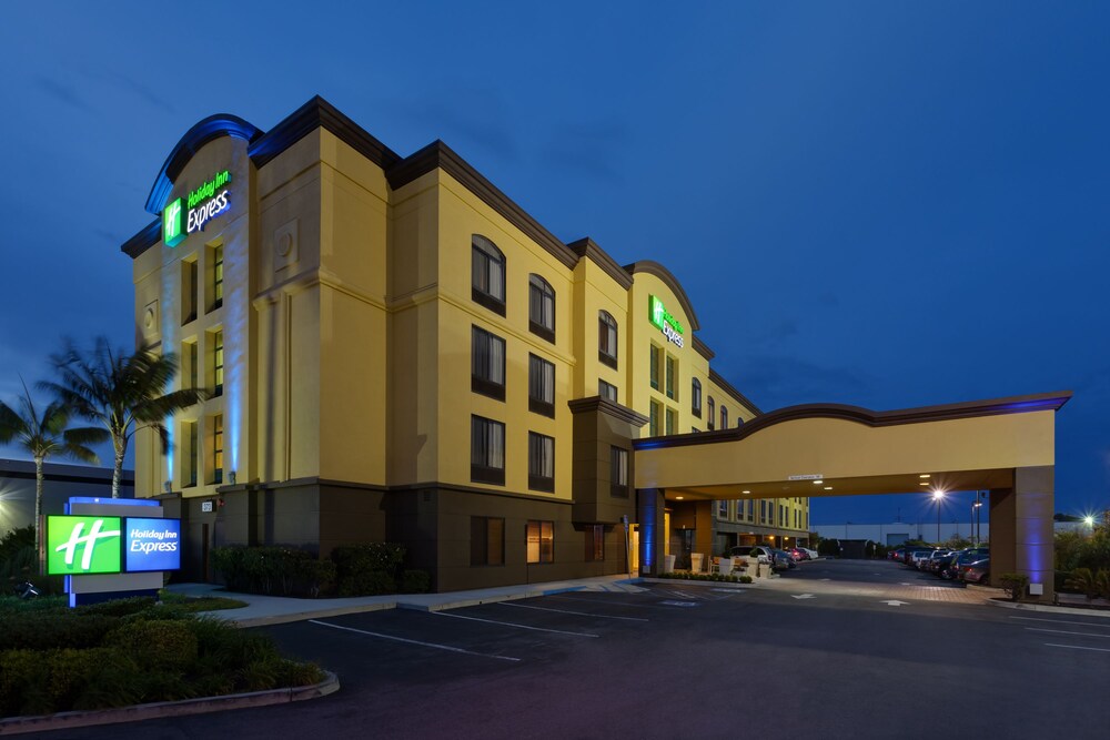 Front of property - evening/night, Holiday Inn Express San Francisco-Airport North, an IHG Hotel