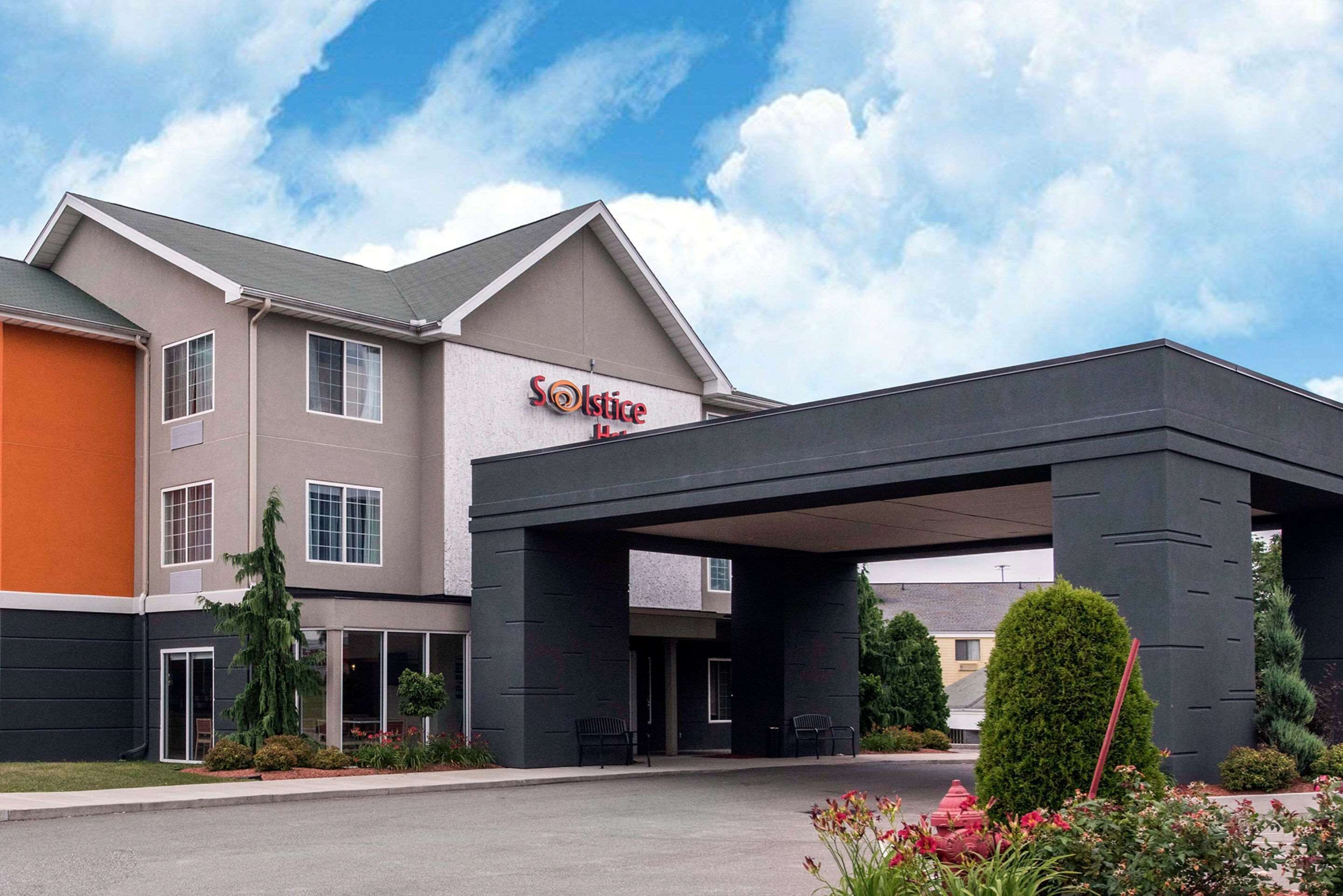 Christmas At The Warner Erie Pa 2022 Free Parking Erie Inn & Suites Solstice: 2022 Pictures, Reviews, Prices & Deals |  Expedia.ca