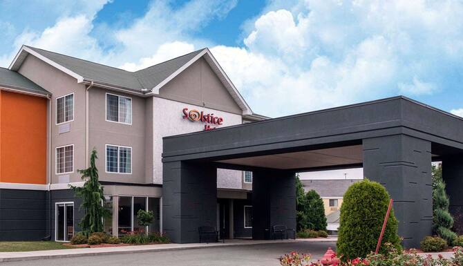 Christmas At The Warner Erie Pa 2022 Free Parking Erie Inn & Suites Solstice: 2022 Pictures, Reviews, Prices & Deals |  Expedia.ca