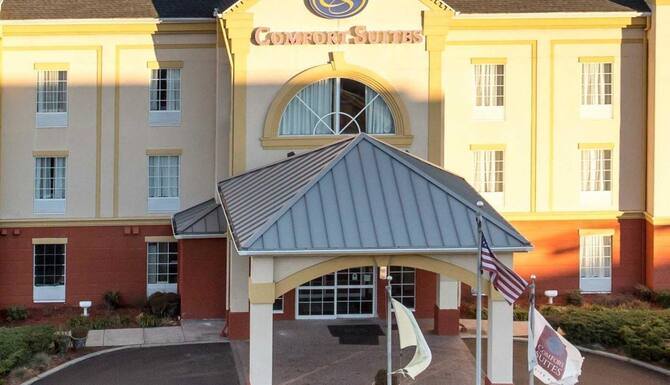 Comfort Suites Newark Harrison In Newark Nj Expedia