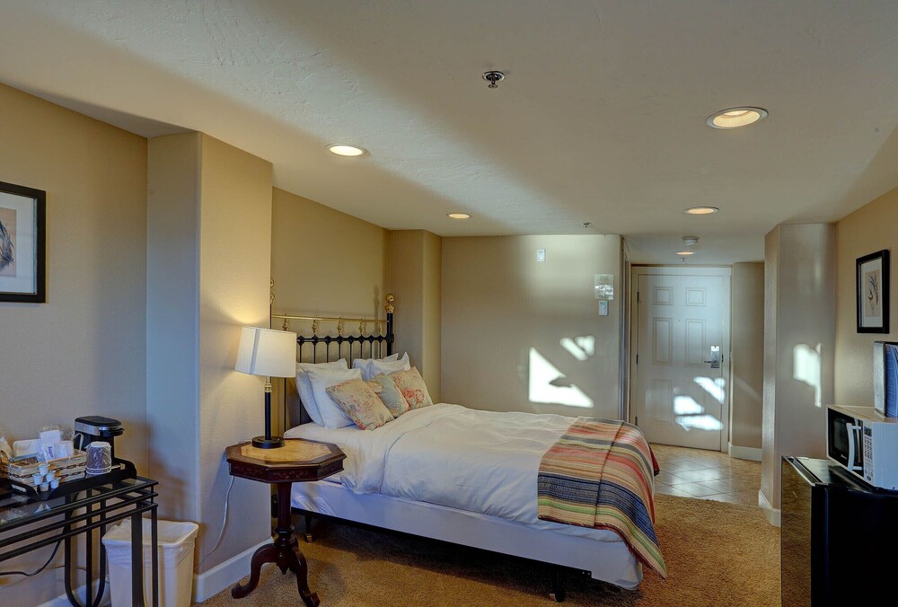 Land's End Resort
