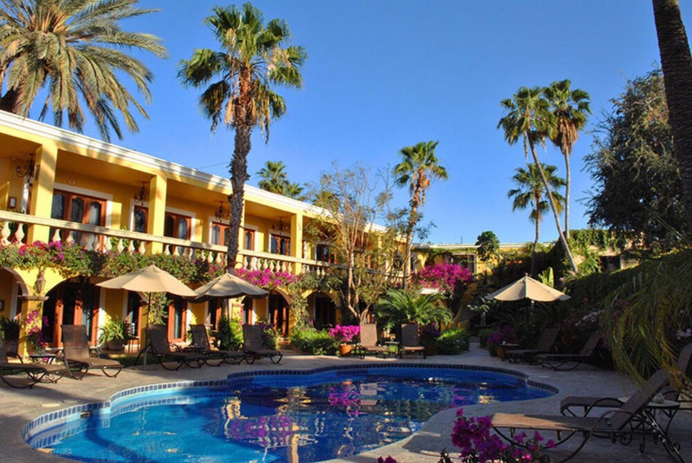 El Encanto Inn & Suites