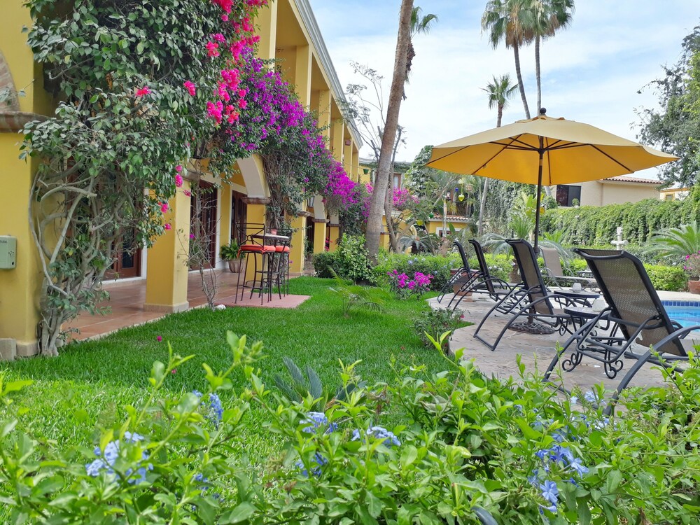 El Encanto Inn & Suites