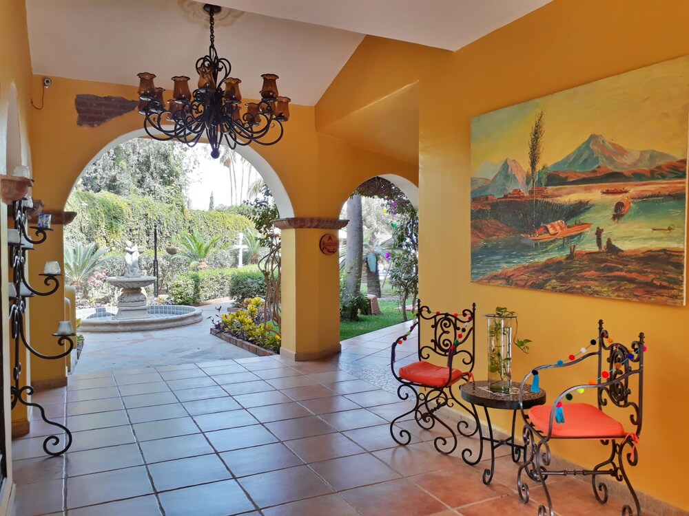 El Encanto Inn & Suites