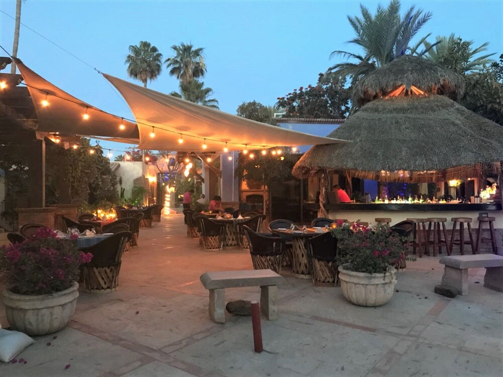 El Encanto Inn & Suites