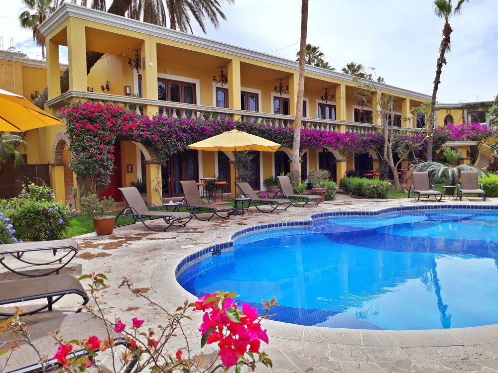 El Encanto Inn & Suites